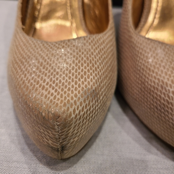 BCBG NUDE and GOLD ROUNDED CLOSED TOE HEELS - Picture 6 of 7